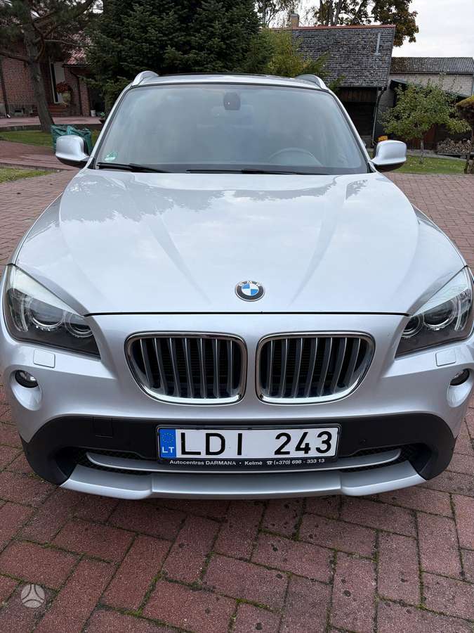 BMW X1 2010 — салон