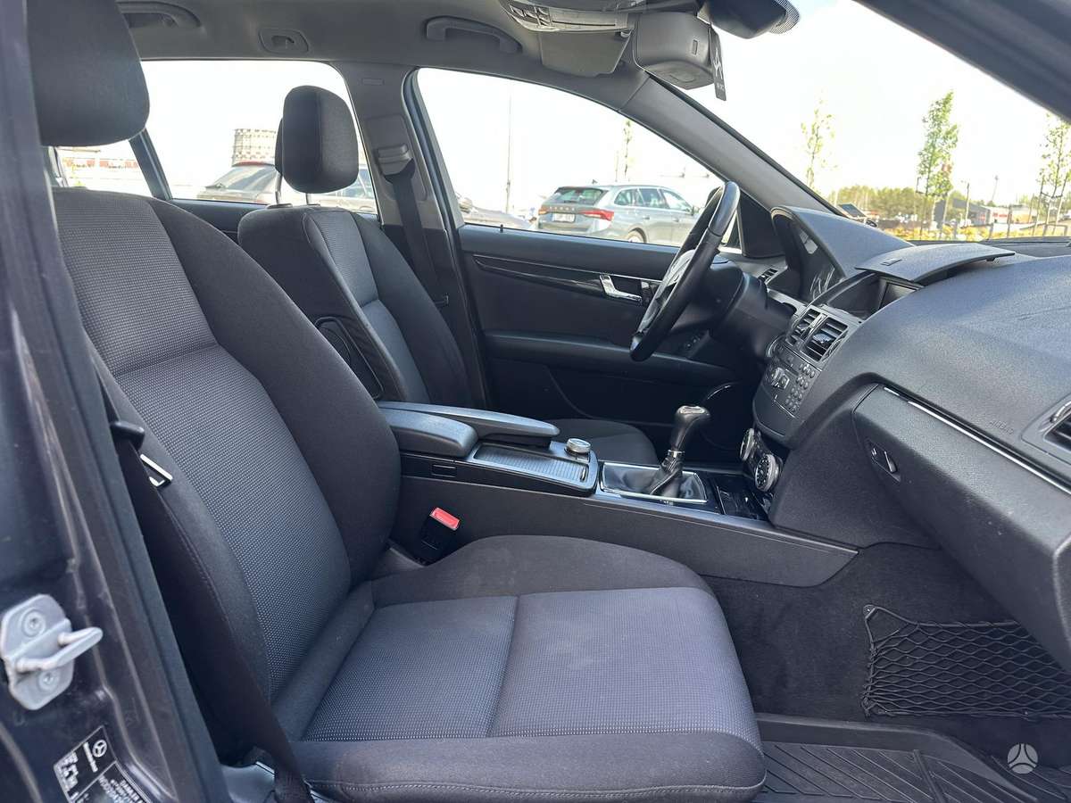 Mercedes-Benz C200 2008 — photo 11