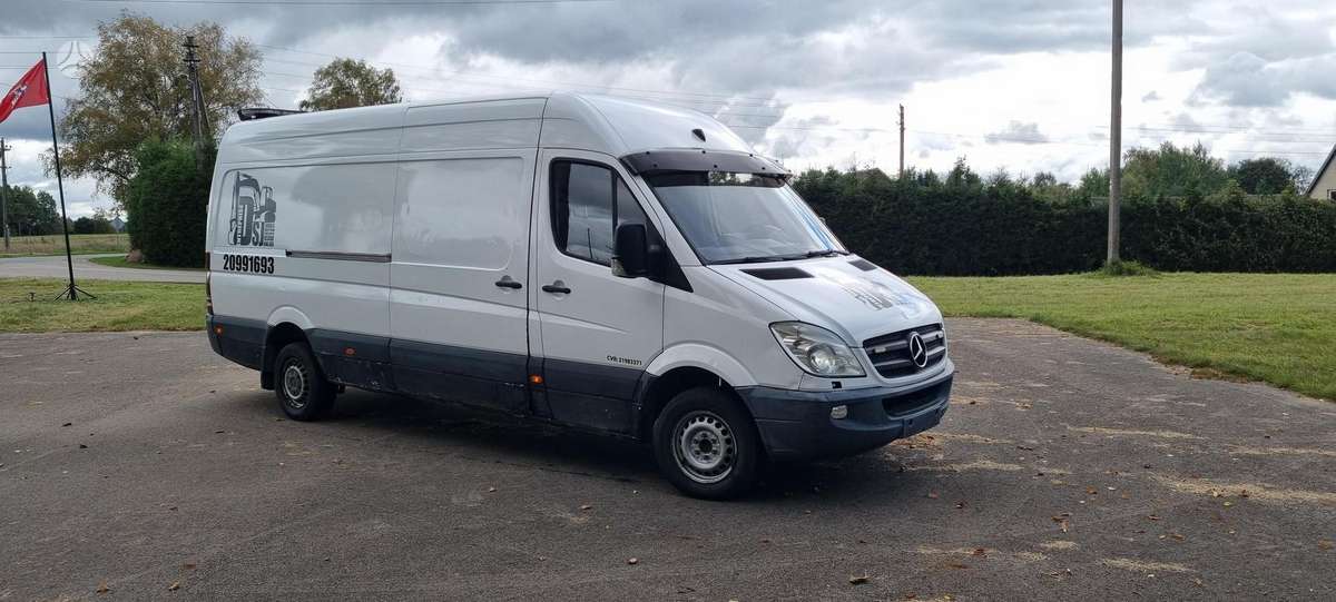 Mercedes-Benz Sprinter 2010 — салон