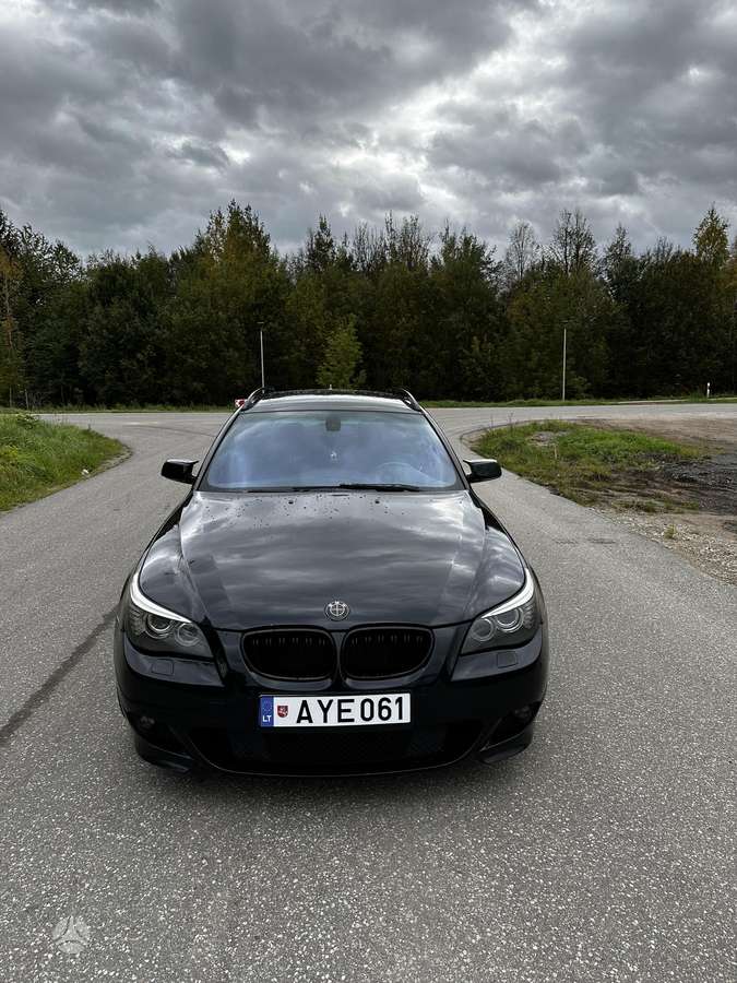 BMW 530 2007 — rear view