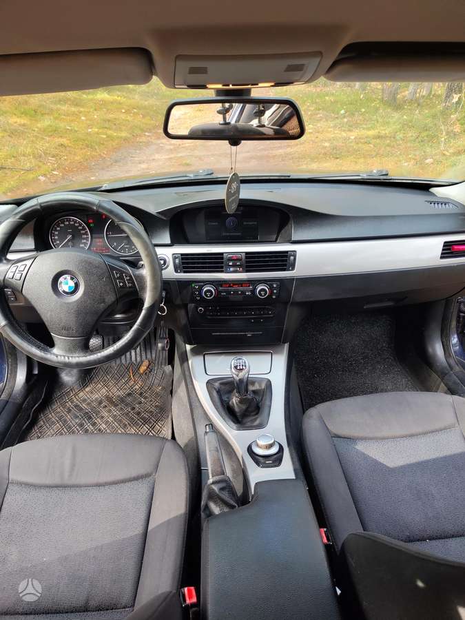 BMW 320 2008 — photo 11