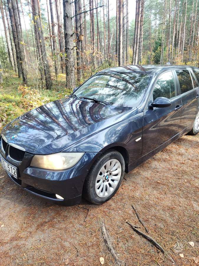 BMW 320 2008 — rear view