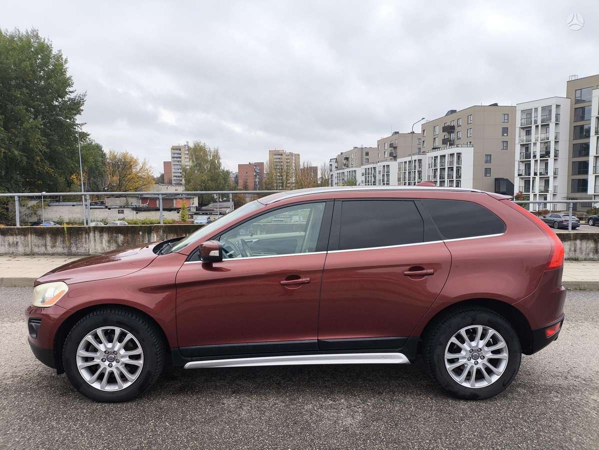 Volvo XC60 2010 — двигун 2953 cm³, 305 HP (224kW)