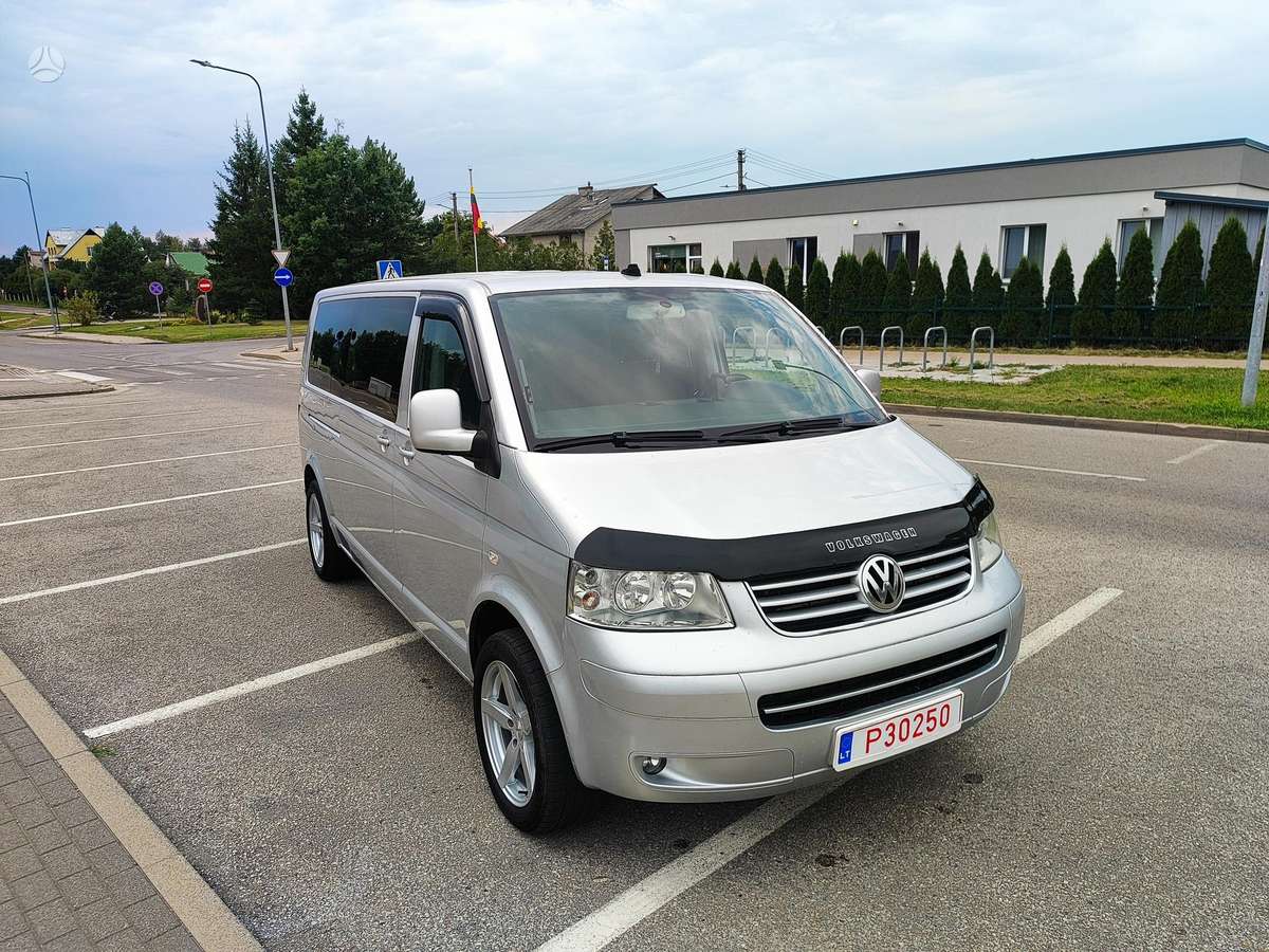 Volkswagen Caravelle 2006 — rear view