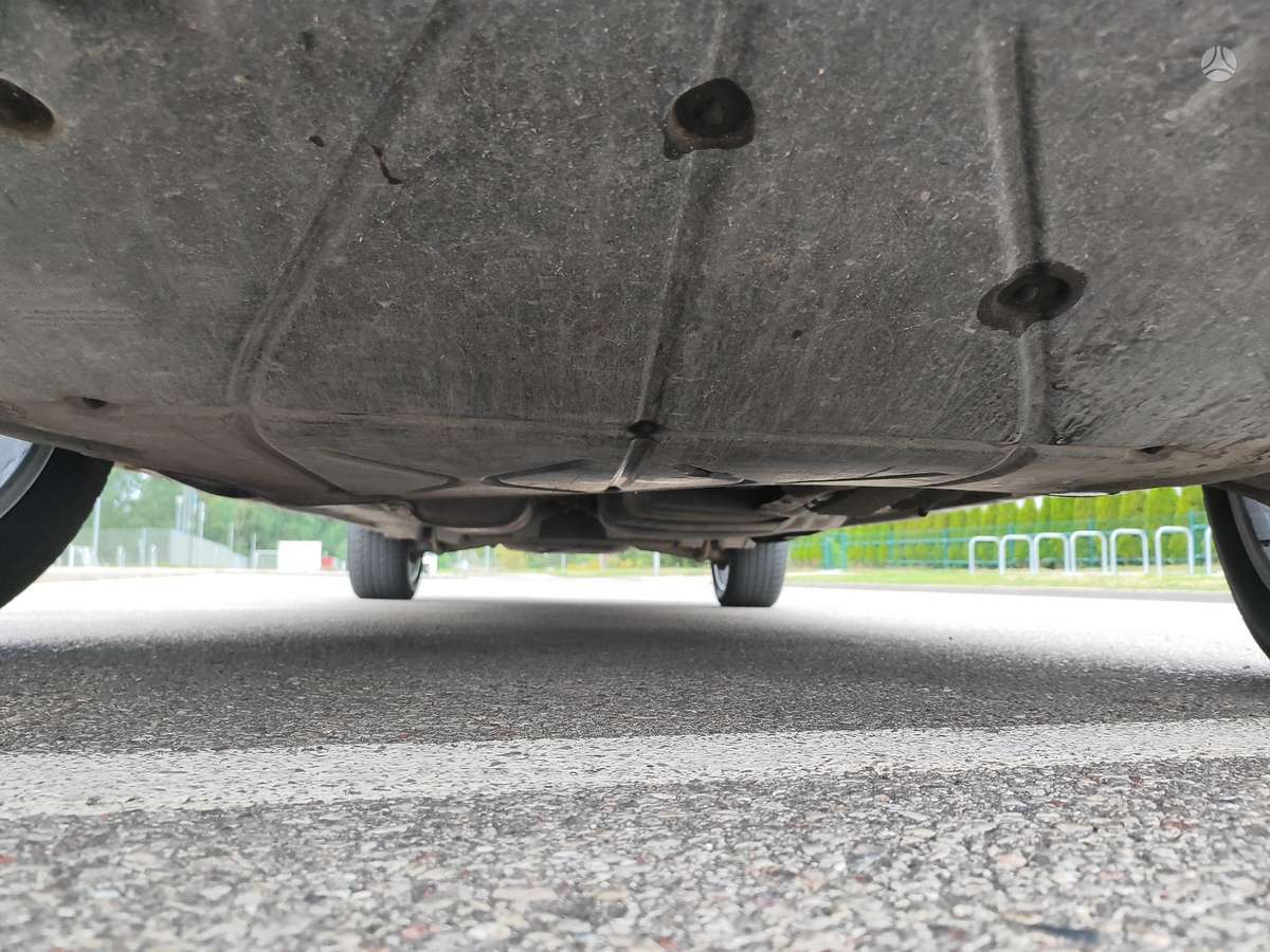 Volkswagen Caravelle 2006 — photo 21