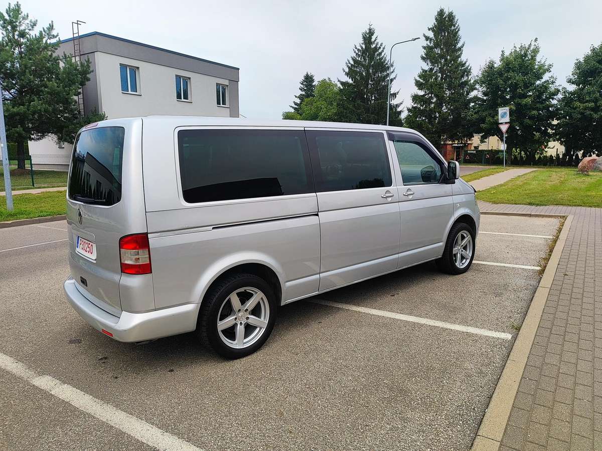 Volkswagen Caravelle 2006 — interior