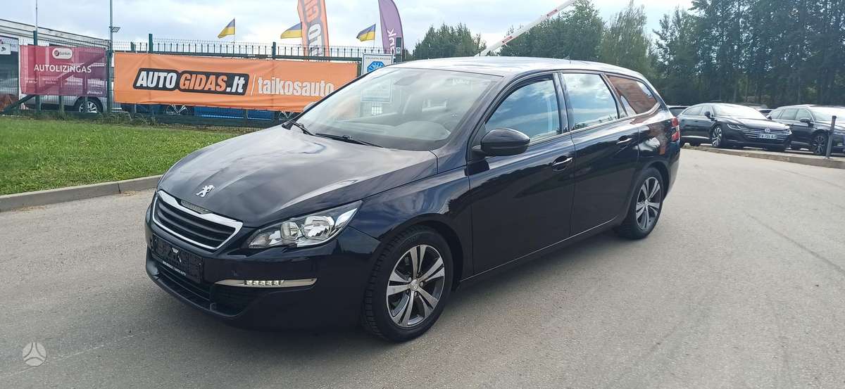 Peugeot 308 2015 — rear view