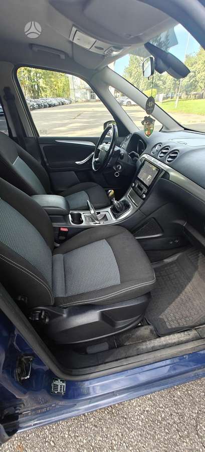 Ford Galaxy 2010 — photo 11