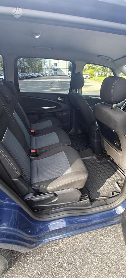 Ford Galaxy 2010 — photo 12
