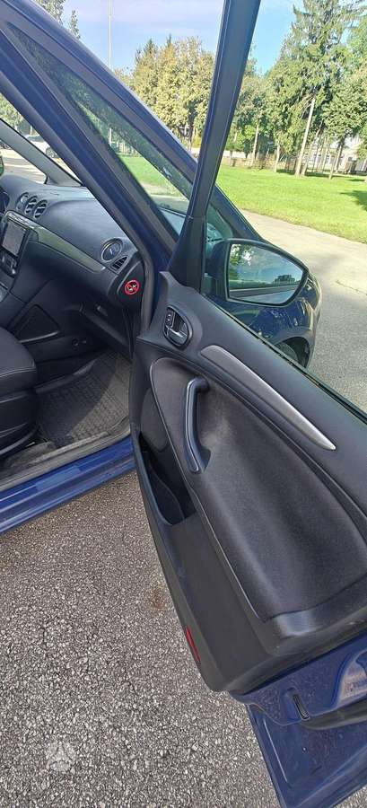 Ford Galaxy 2010 — photo 13