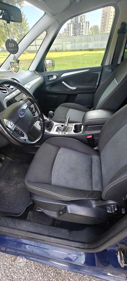 Ford Galaxy 2010 — photo 15
