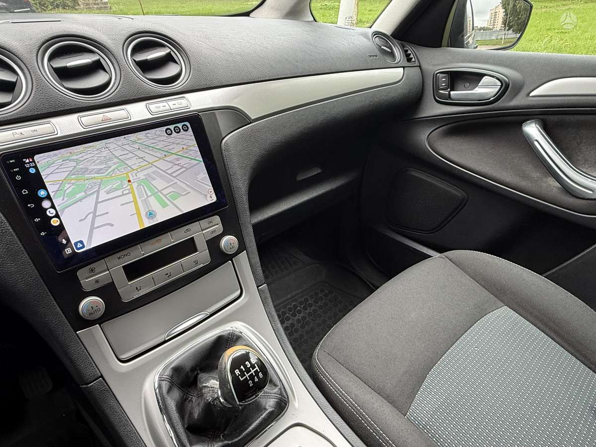 Ford Galaxy 2010 — photo 18