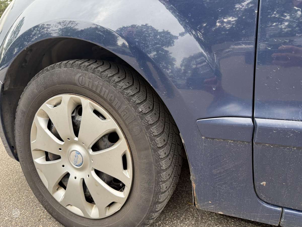 Ford Galaxy 2010 — photo 20