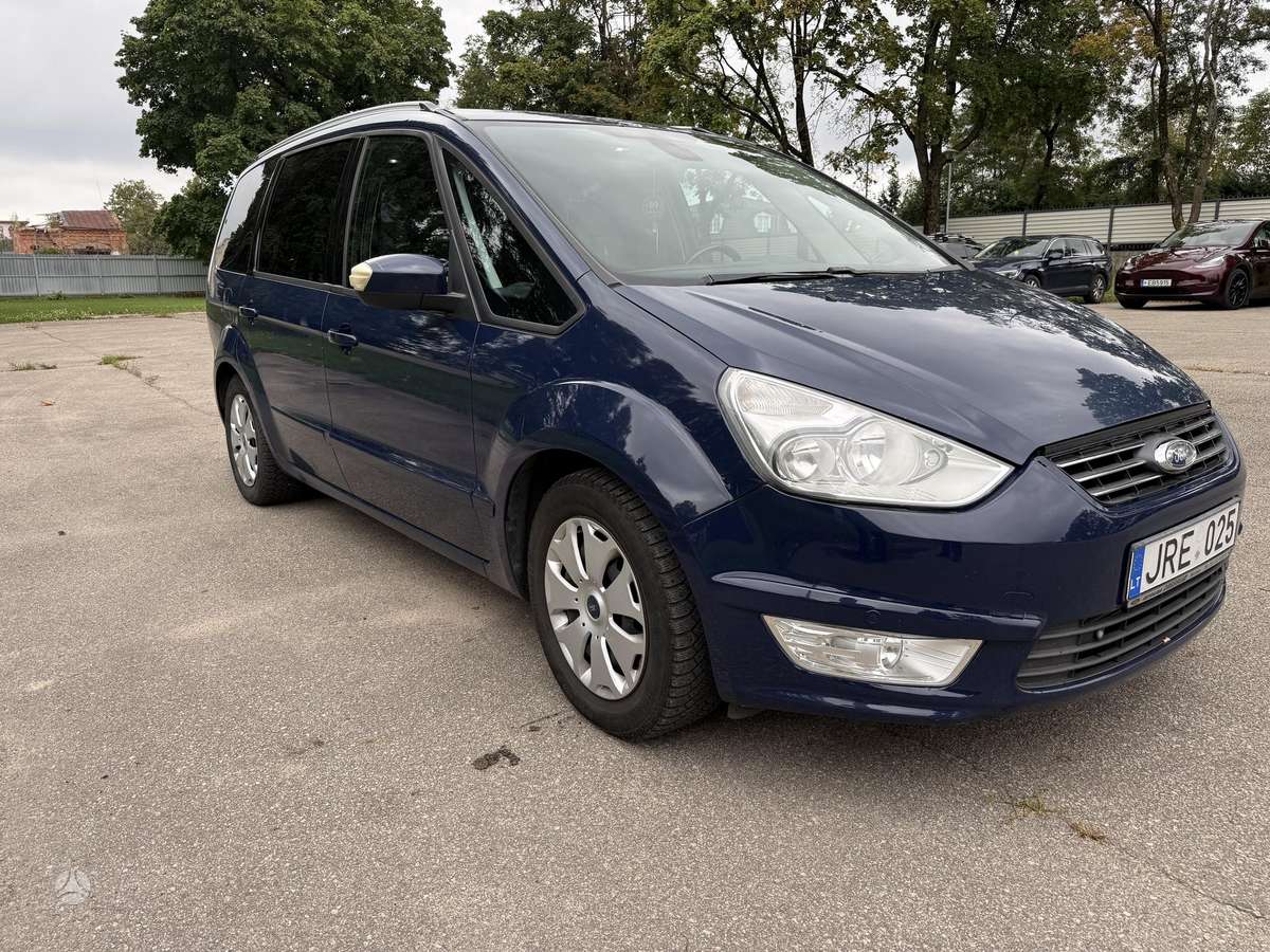 Ford Galaxy 2010 — interior