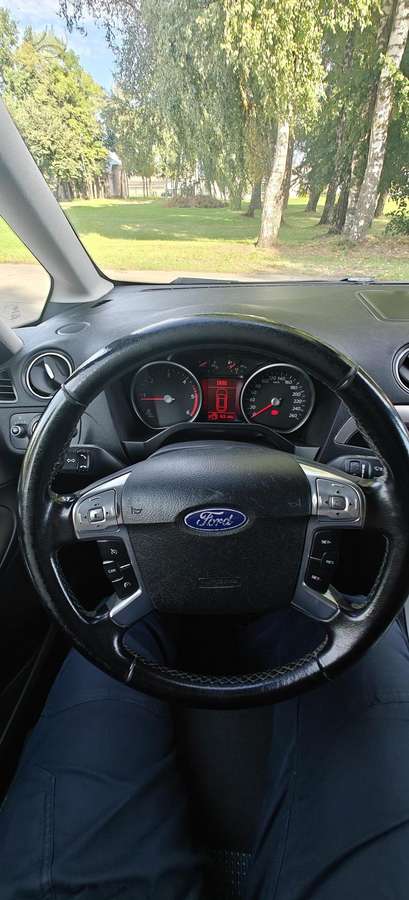 Ford Galaxy 2010 — photo 8