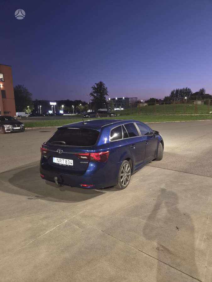 Toyota Avensis 2015 — interior
