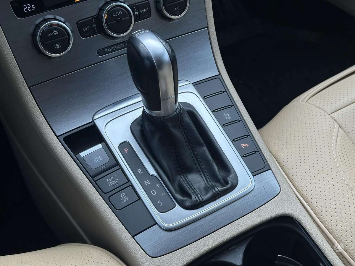 Volkswagen Passat 2014 — photo 15