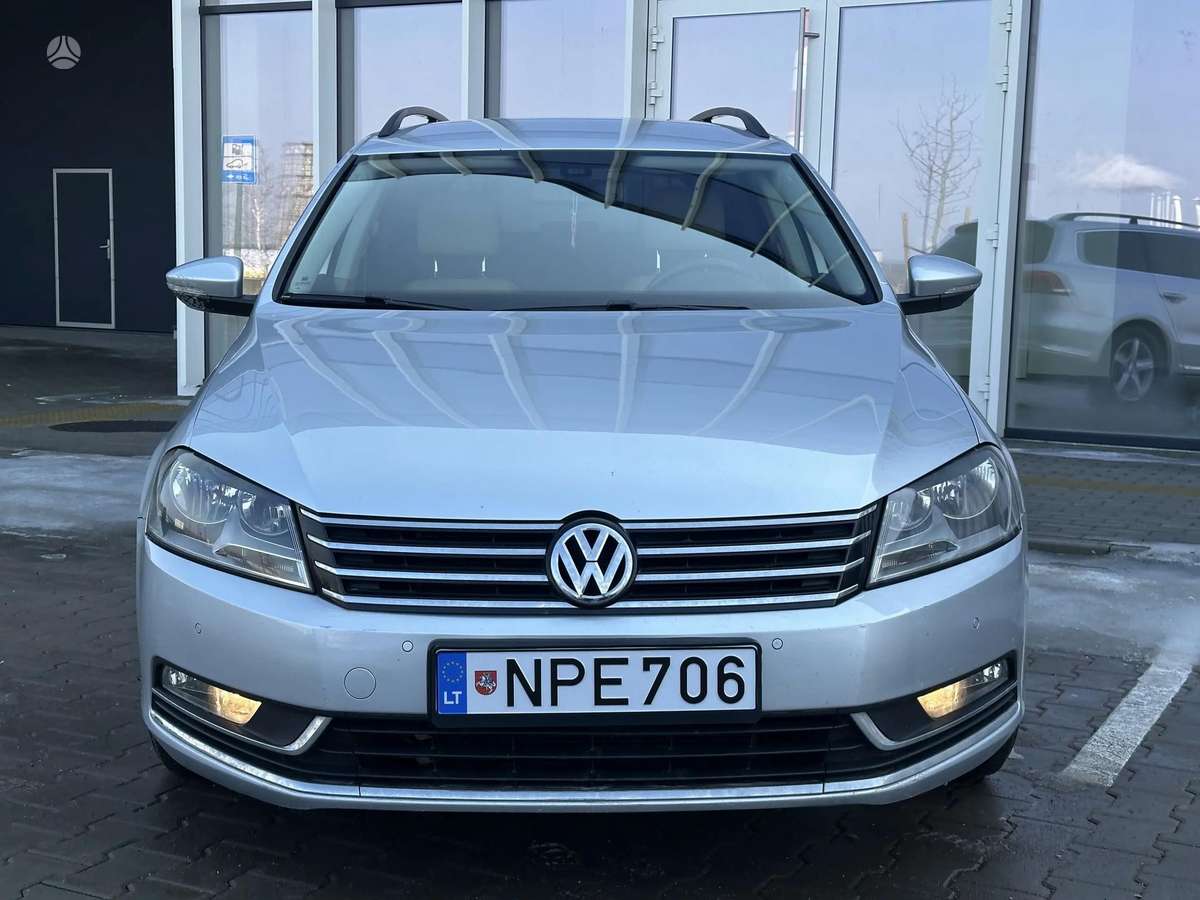 Volkswagen Passat 2014 — rear view