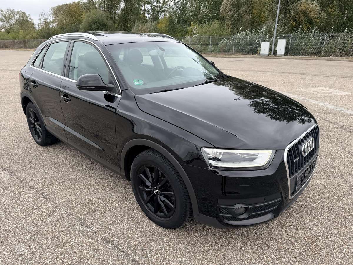 Audi Q3 2012 — вигляд ззаду