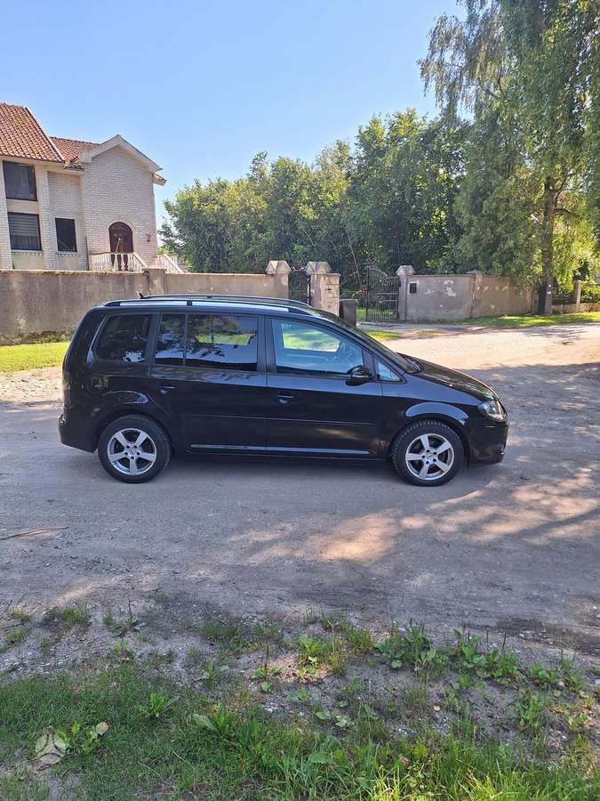 Volkswagen Touran 2010 — photo 5