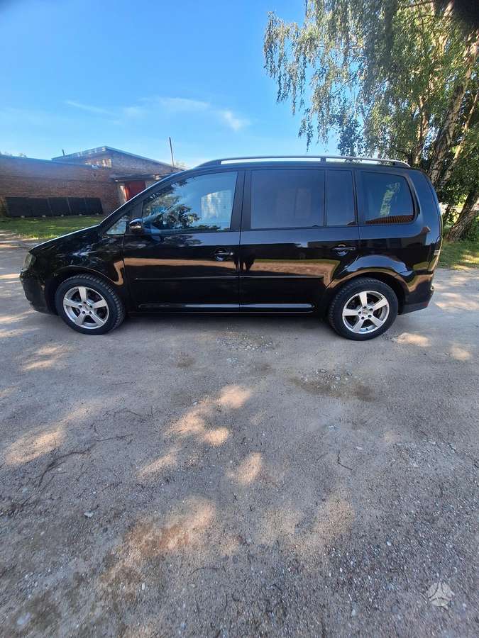 Volkswagen Touran 2010 — photo 6