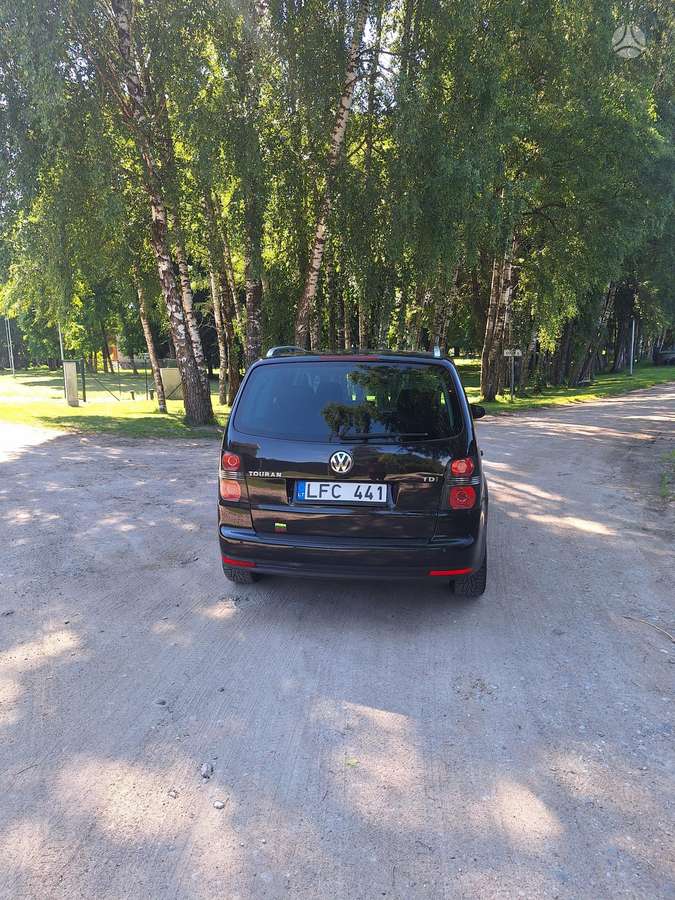 Volkswagen Touran 2010 — photo 8