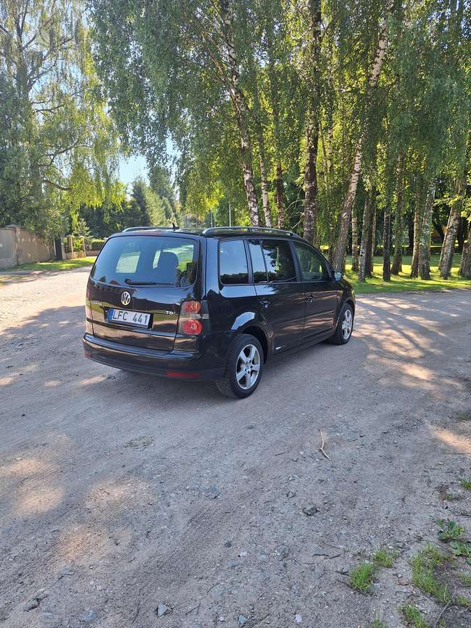 Volkswagen Touran 2010 — photo 9
