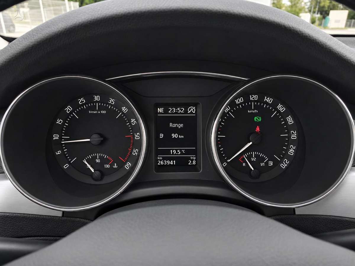 Skoda Superb 2015 — photo 17
