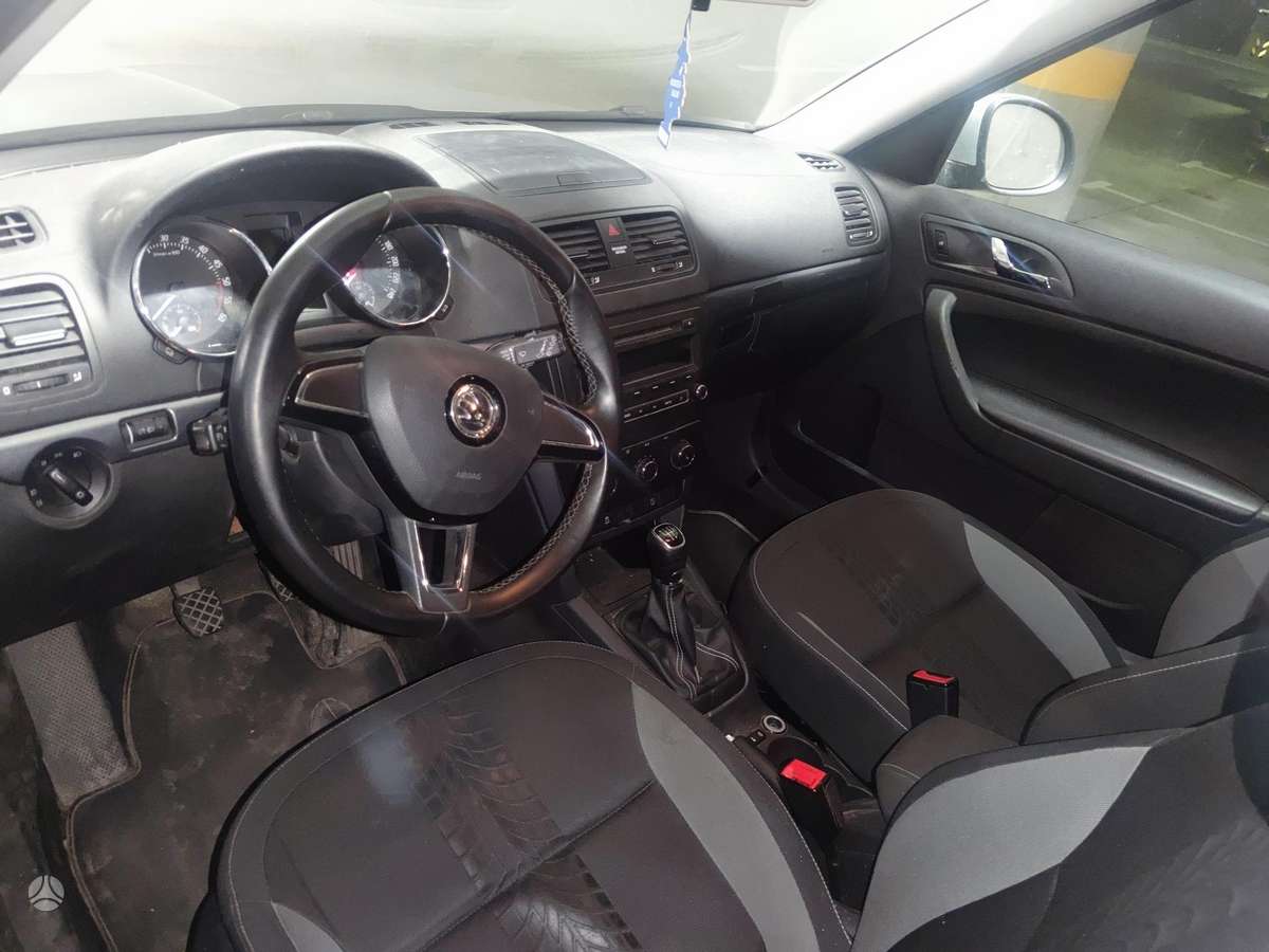 Skoda Yeti 2014 — interior