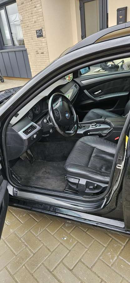 BMW 520 2007 — interior