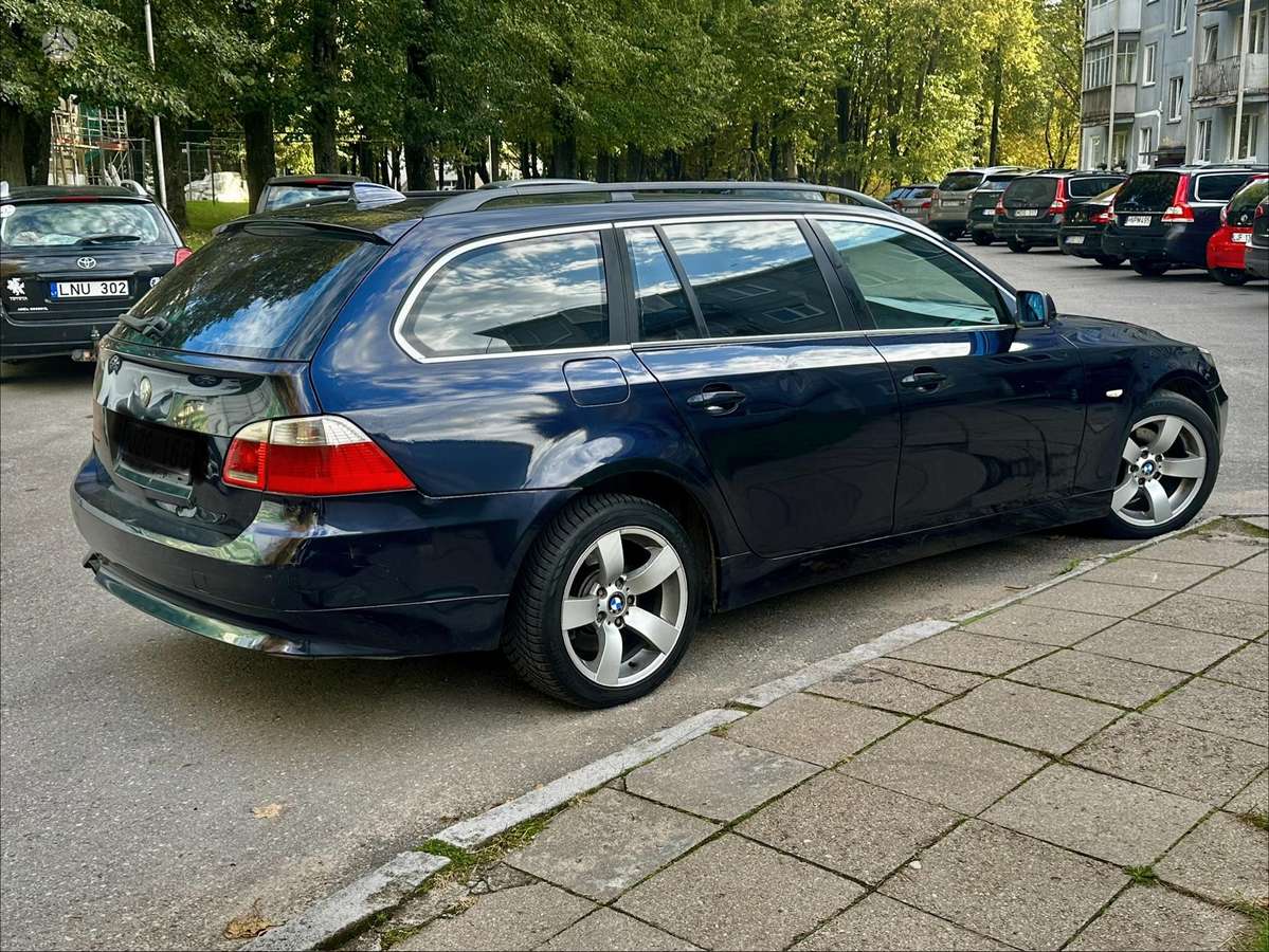 BMW 525 2006 — салон