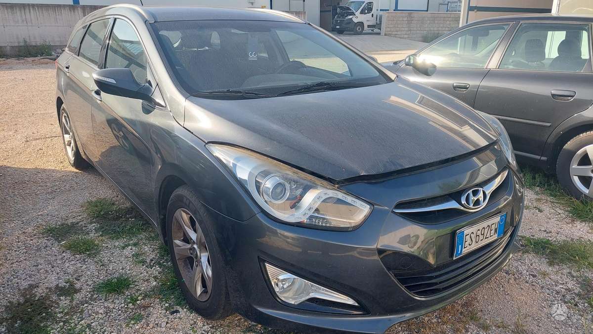 Hyundai i40 2013 — вигляд ззаду