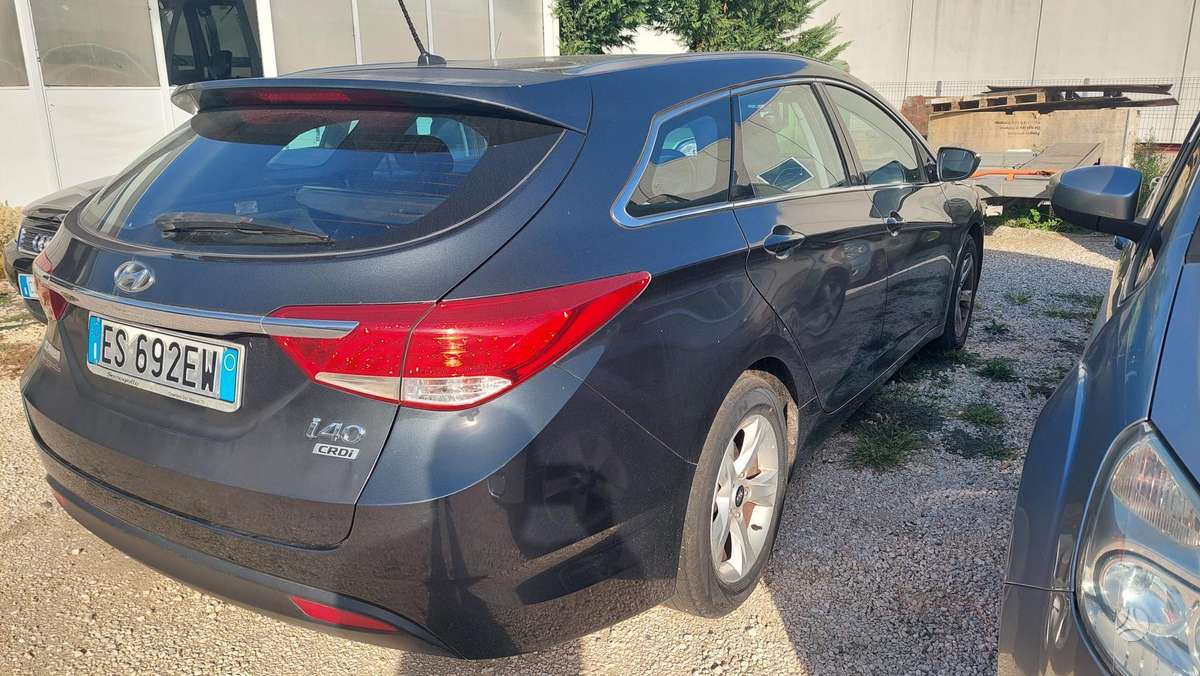 Hyundai i40 2013 — двигун 1685 cm³, 116 HP (85kW)