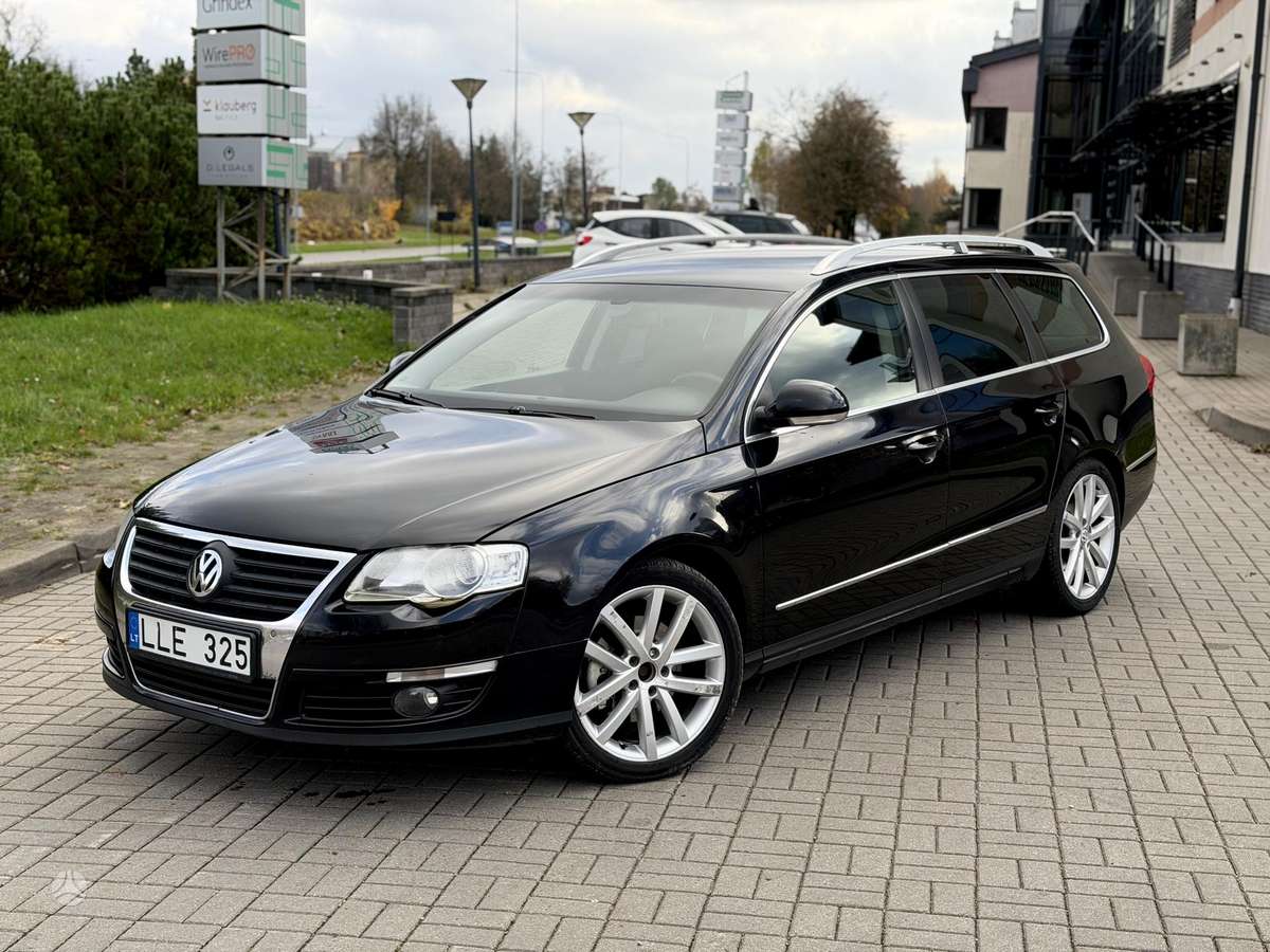 Volkswagen Passat 2009 — rear view
