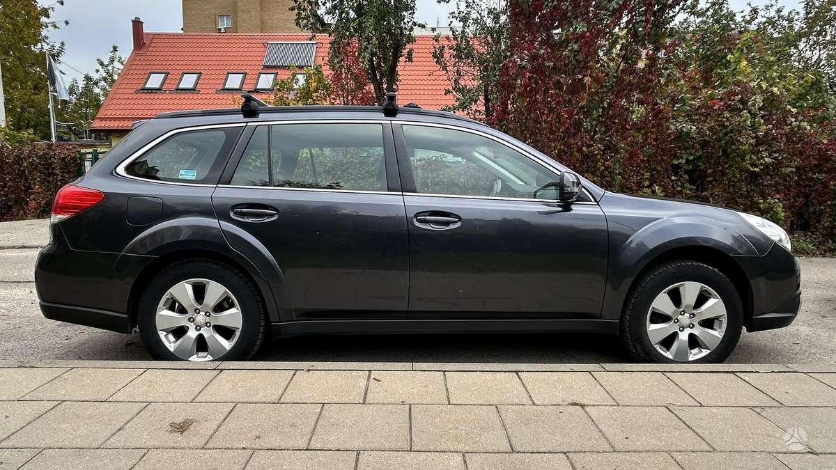 Subaru Outback 2010 — photo 14