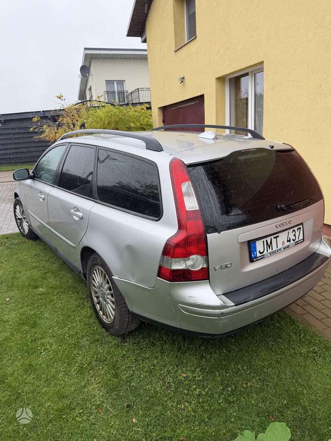 Volvo V50 2007 — rear view
