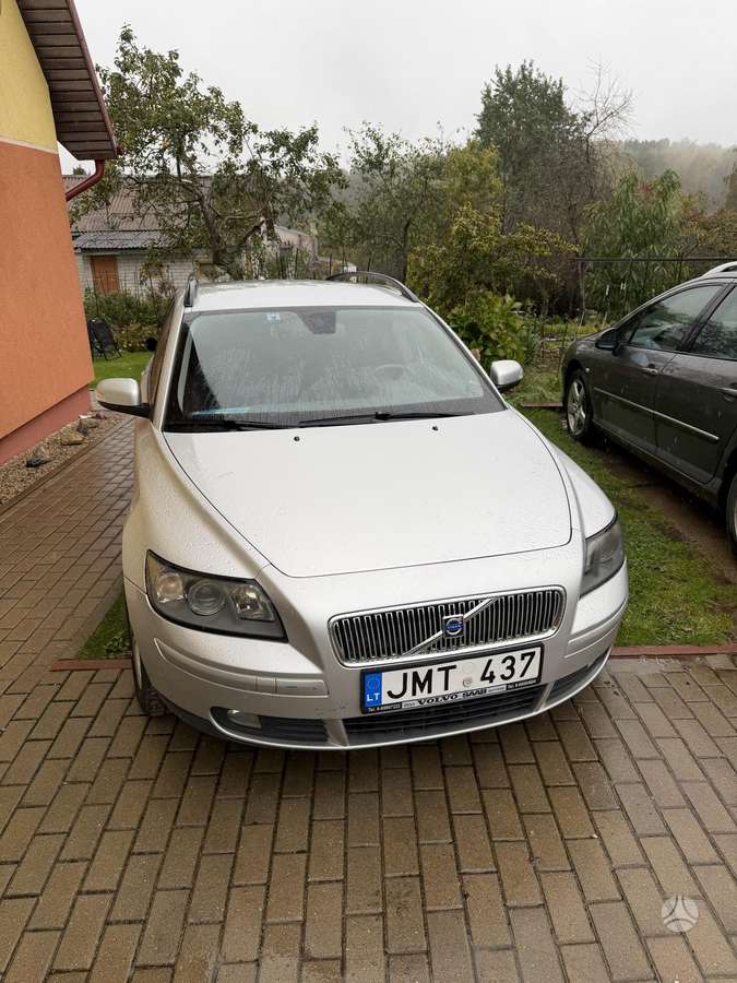Volvo V50 2007 — interior