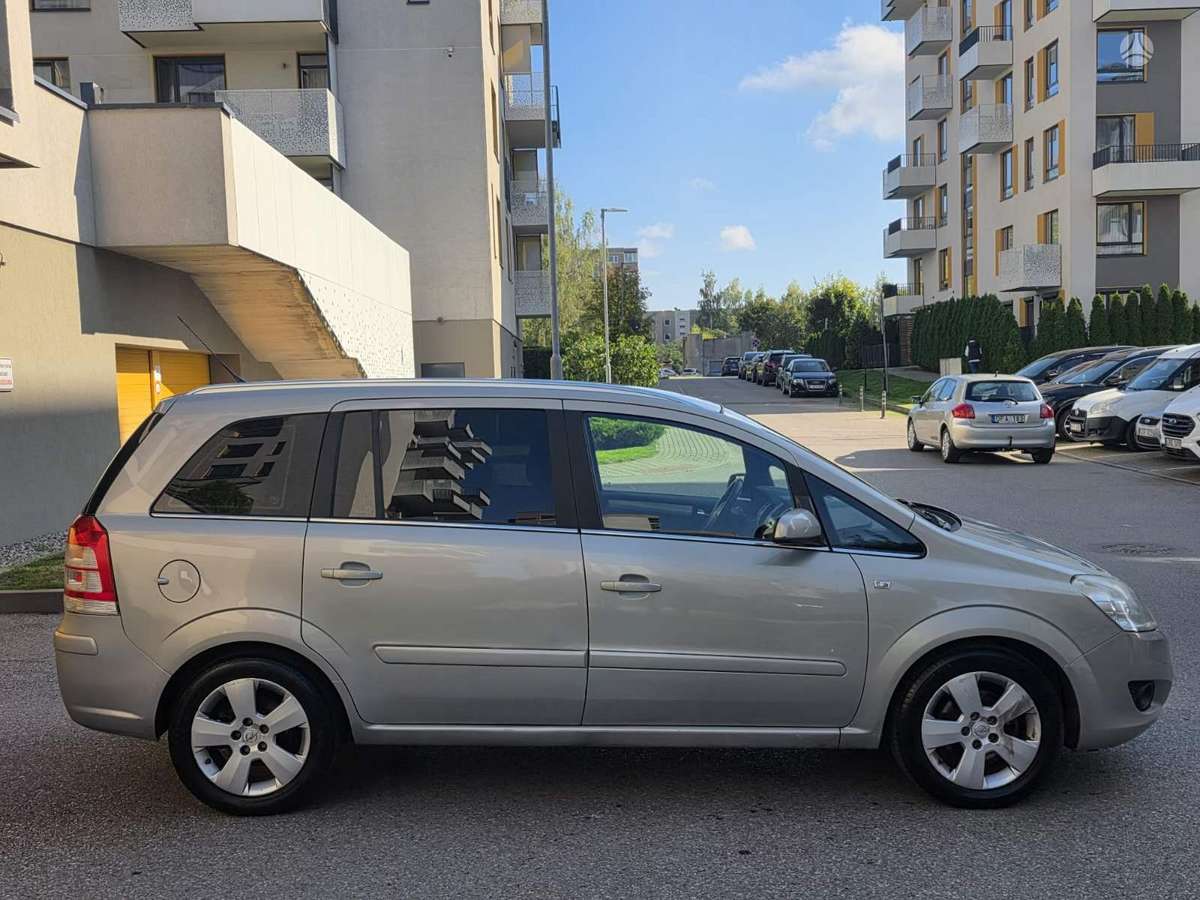 Opel Zafira 2008 — interior