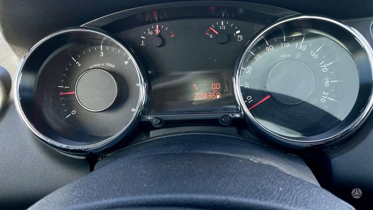 Peugeot 5008 2012 — photo 10