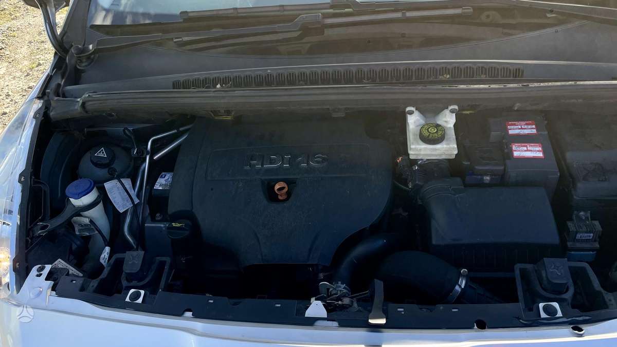 Peugeot 5008 2012 — photo 19