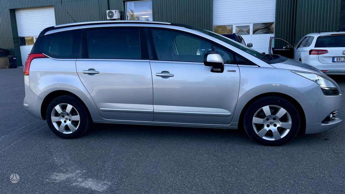 Peugeot 5008 2012 — engine 1997 cm³, 150 HP (110kW)