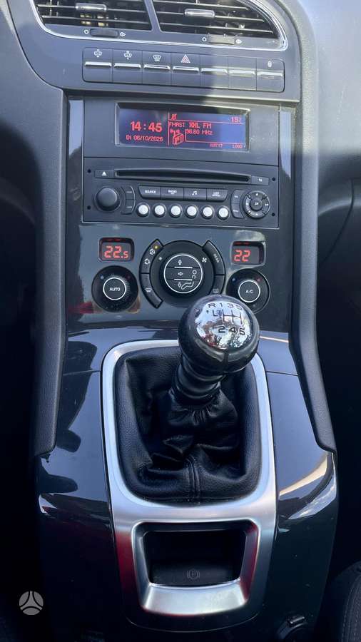 Peugeot 5008 2012 — photo 9