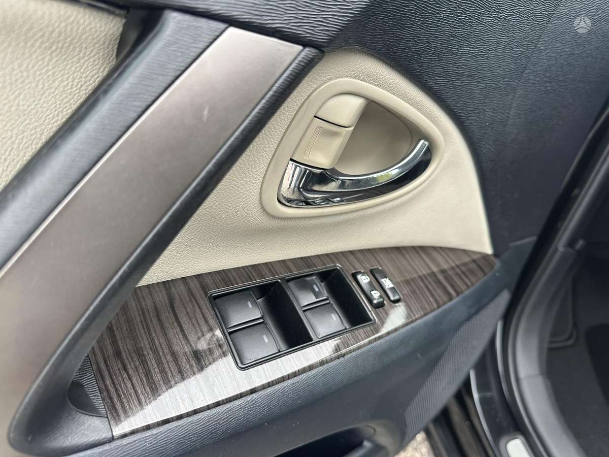 Toyota Avensis 2012 — photo 10