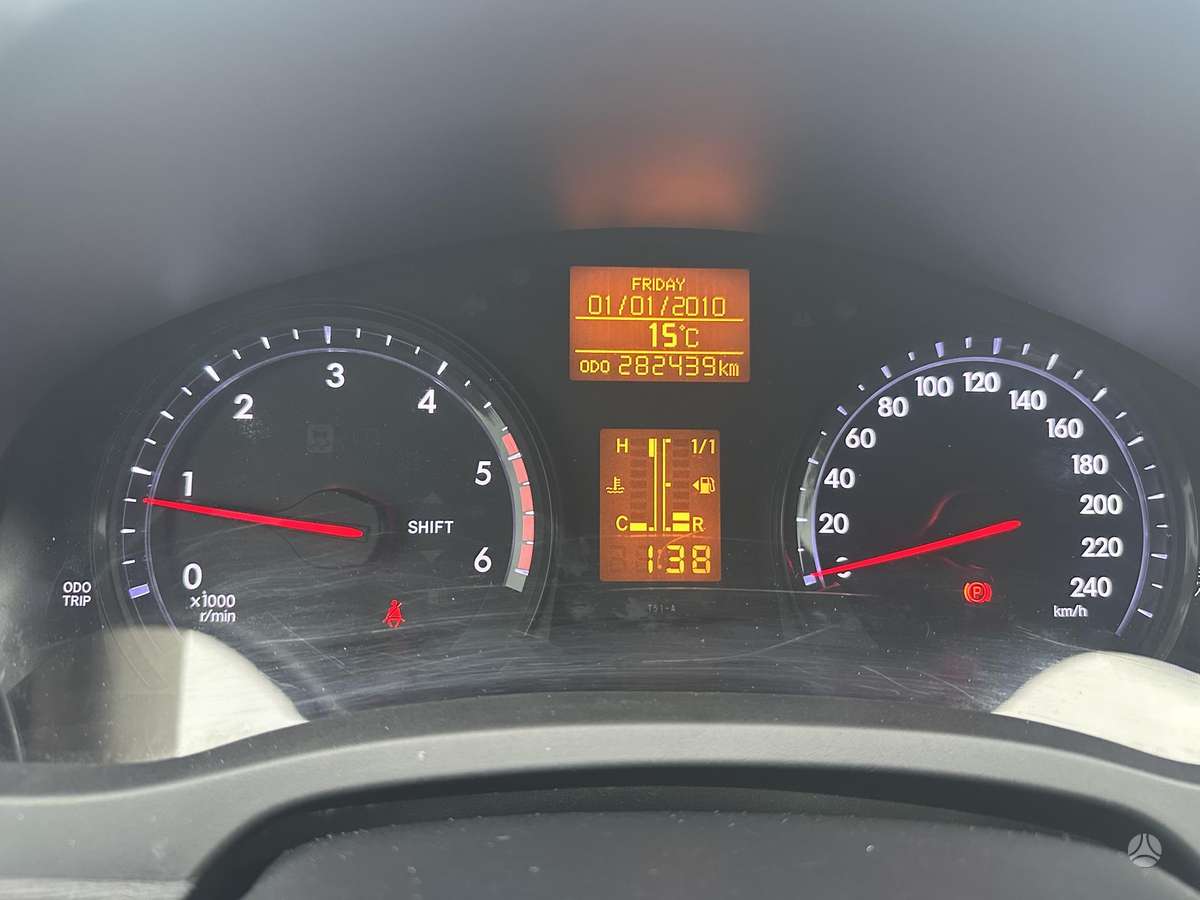 Toyota Avensis 2012 — photo 12