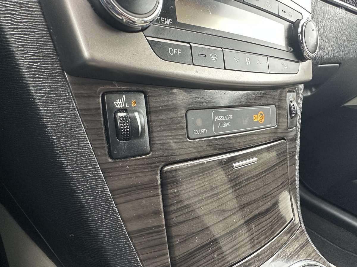Toyota Avensis 2012 — photo 14