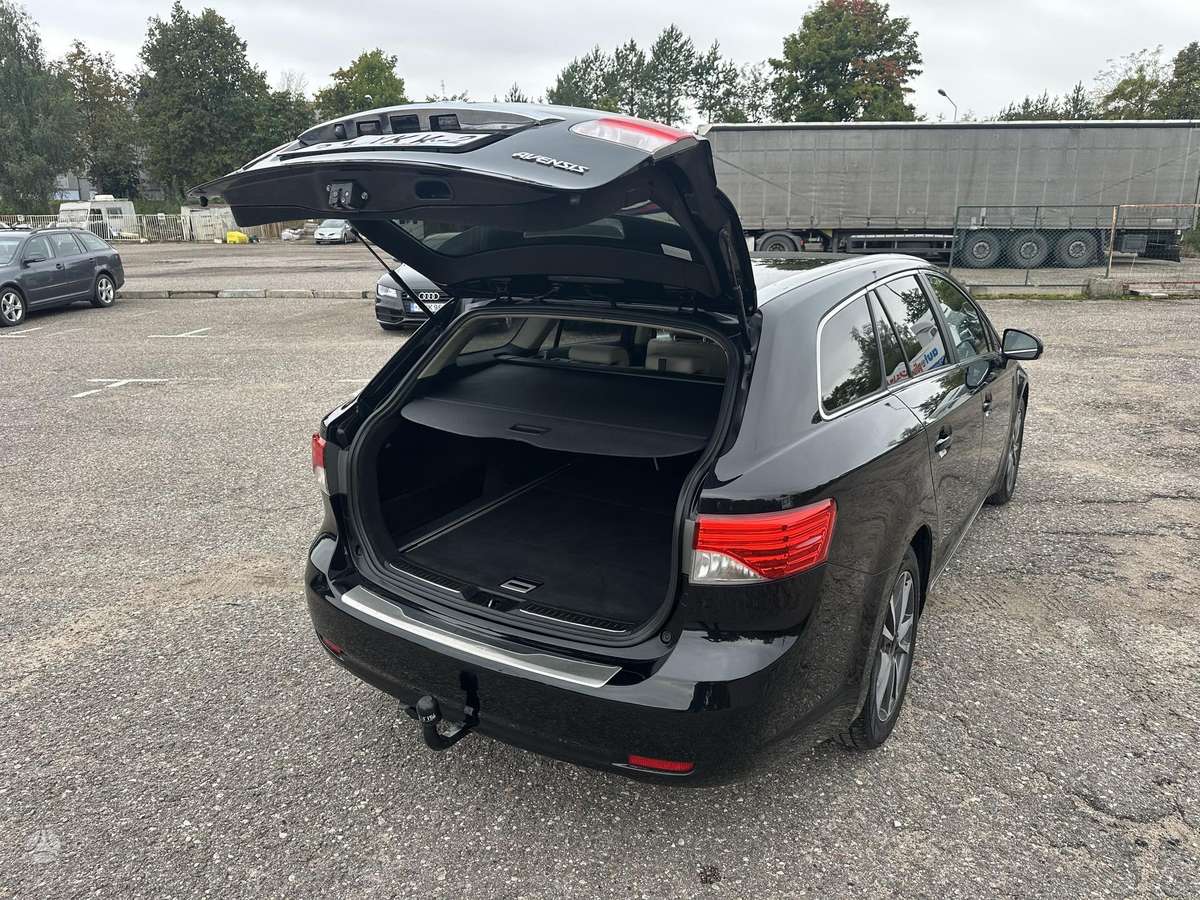 Toyota Avensis 2012 — photo 18