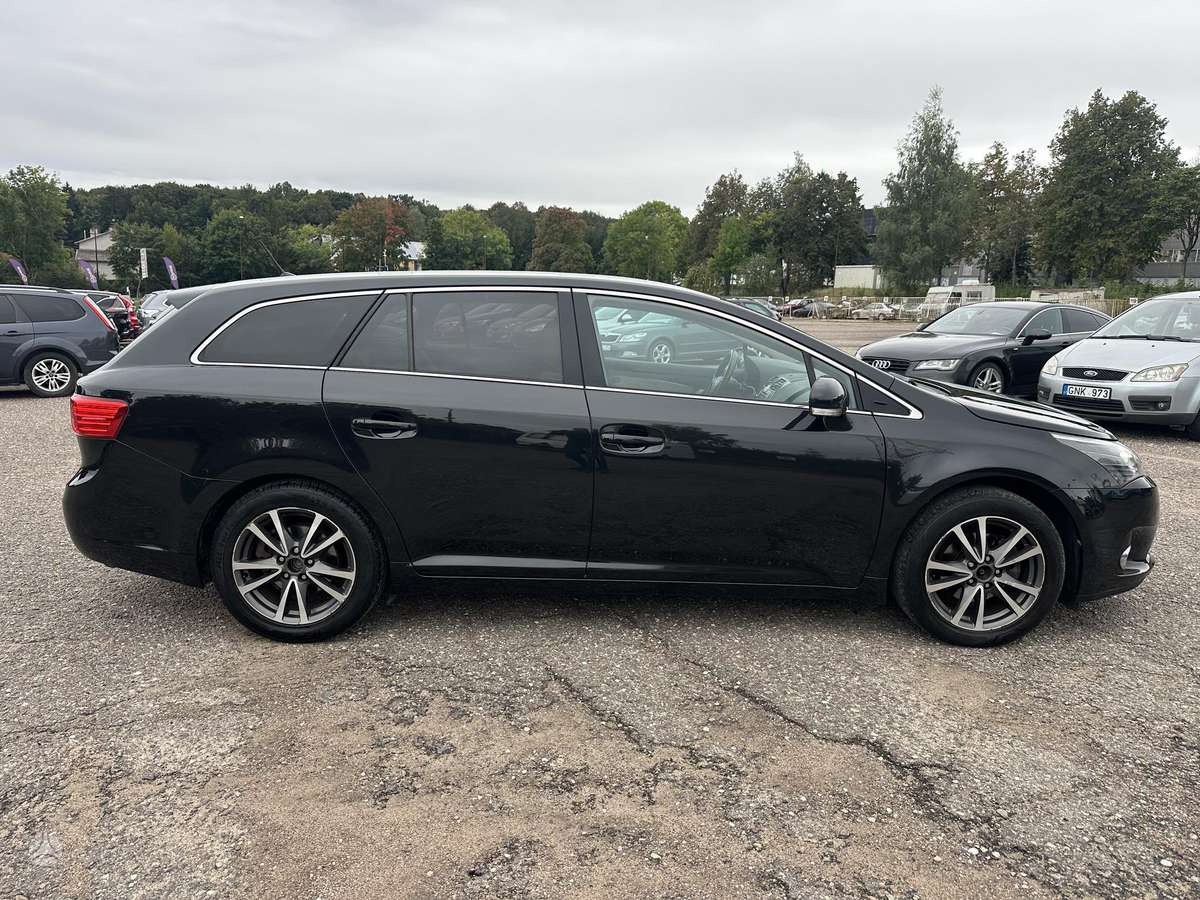 Toyota Avensis 2012 — engine 1998 cm³, 124 HP (91kW)
