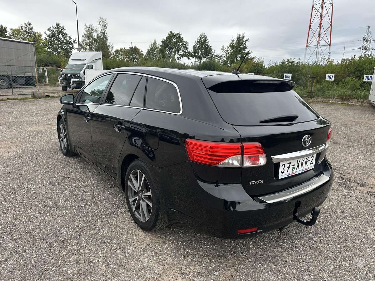 Toyota Avensis 2012 — photo 7