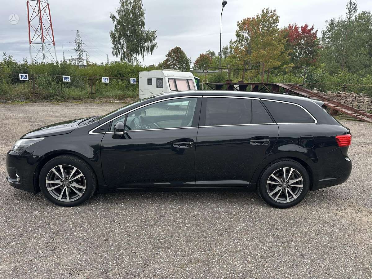 Toyota Avensis 2012 — photo 8