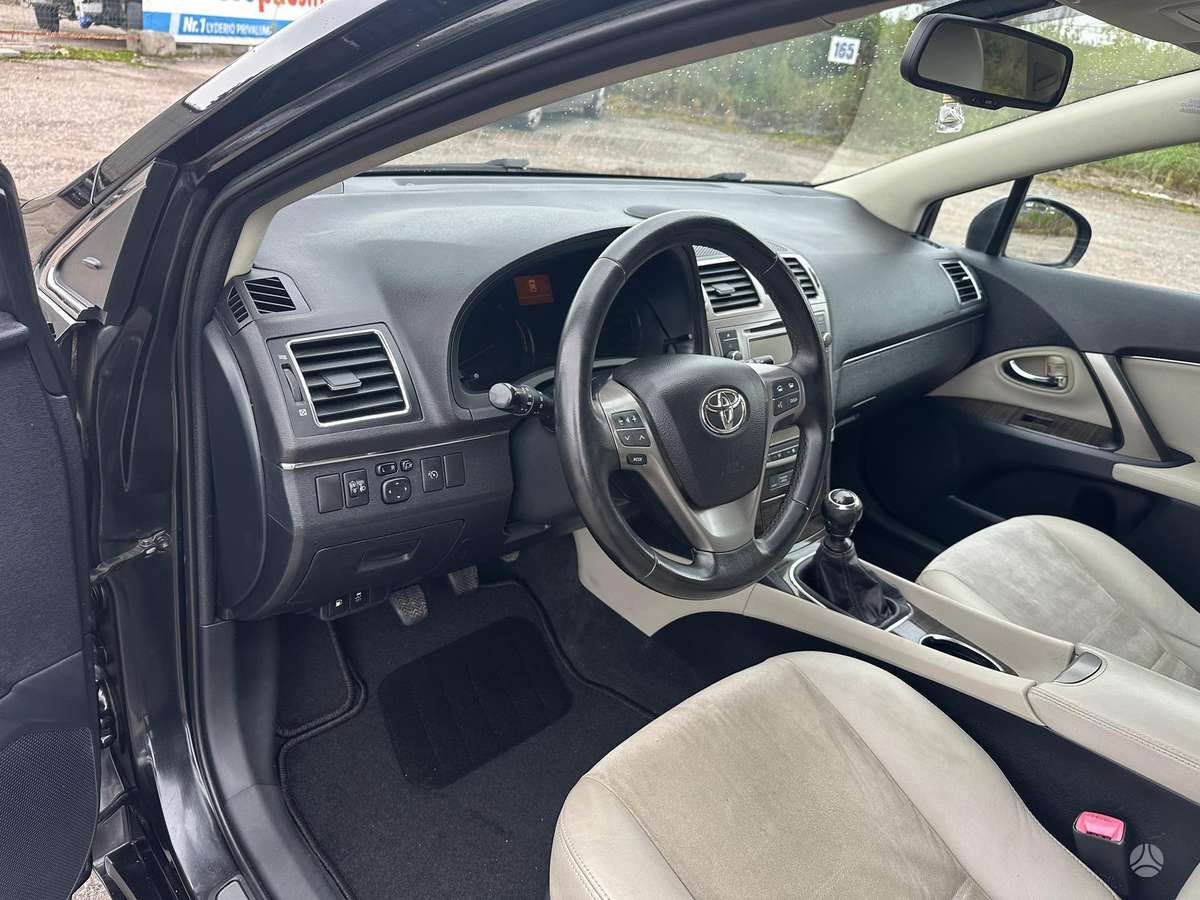 Toyota Avensis 2012 — photo 9